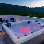 Stars Hill With Heating Pool And Jacuzzi - Makarska *